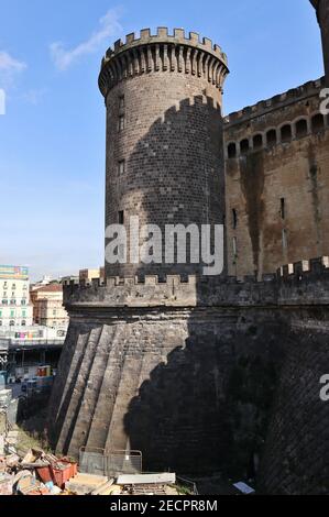 Napoli - Torre Beverello del maschio Angioino Foto Stock