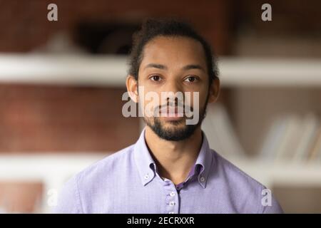 Ritratto di un dipendente africano americano di sesso maschile Foto Stock