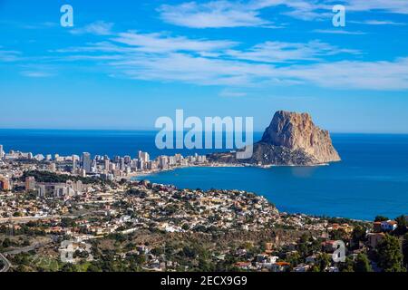 Il Peñon de'Ifach sopra il Mar Mediterraneo a Calpe, Costa Blanca, Spagna Foto Stock