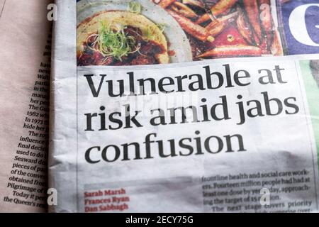 "Vulnerabile a rischio di confusione tra i jabs" titolo del giornale Guardian all'interno Page article Covid 19 Vaccine London UK on 13 February 2021 Foto Stock