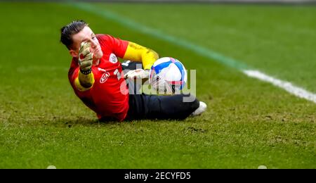 Londra, Regno Unito. 14 Feb 2021. Barnsley si è scaldato prima della partita del campionato EFL Sky Bet tra Brentford e Barnsley al Brentford Community Stadium, Londra, Inghilterra, il 14 febbraio 2021. Foto di Phil Hutchinson. Solo per uso editoriale, è richiesta una licenza per uso commerciale. Nessun utilizzo nelle scommesse, nei giochi o nelle pubblicazioni di un singolo club/campionato/giocatore. Credit: UK Sports Pics Ltd/Alamy Live News Foto Stock