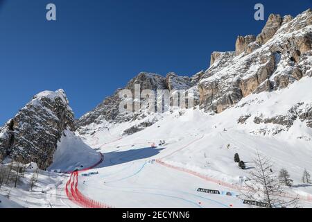 2/14/2021 - uno spettacolo di Vertigine la discesa degli uomini durante i Campionati mondiali DI SCI alpino 2021 FIS - Downhill - uomini, gara di sci alpino a Cortina (BL), Italia, Febbraio 14 2021 (Foto di IPA/Sipa USA) Credit: Sipa USA/Alamy Live News Foto Stock