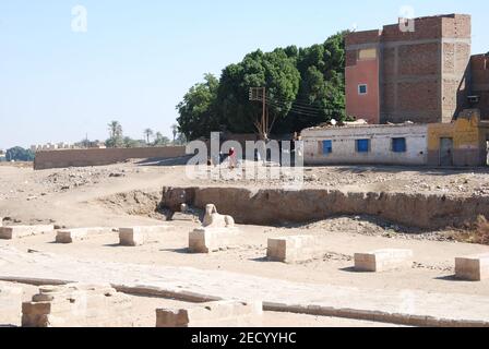 Vicolo Sphinx nel centro di Luxor in Egitto Foto Stock