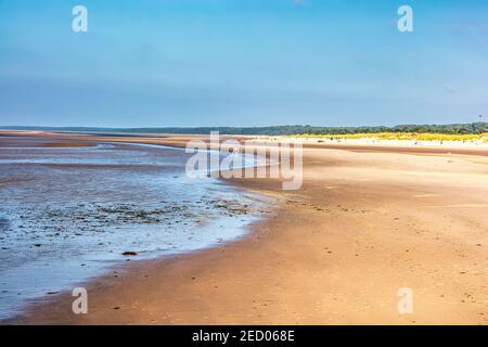 East Beach Nairn in estate, uno dei posti più soleggiati e più aridi della Scozia, Moray Firth, Highlands. Scozia Foto Stock