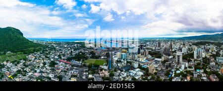 Vista aerea, vista sulla città di Port Louis con il porto, la città vecchia e il quartiere finanziario, Mauritius Foto Stock