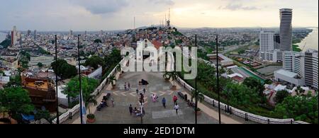 Chiesa Iglesia del Cerro Santa Ana a Faro Las Penas, Guayaquil, Provincia di Guayas, Ecuador Foto Stock