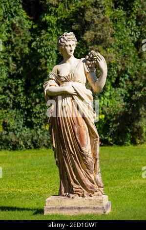 Ceres statua nel parco termale, dea romana di agricoltura e fertilità, Kupelny Park, Piestany, Slovacchia Foto Stock