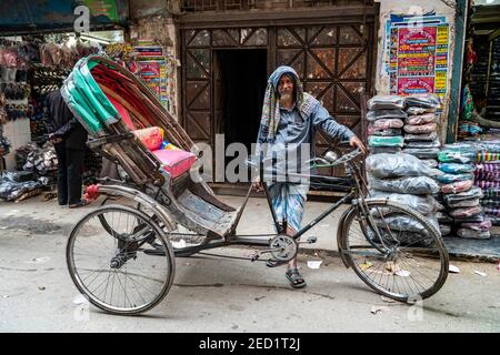 I conducenti di risciò nel bazaar, Dhaka, Bangladesh Foto Stock