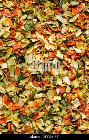 Una miscela colorata di spezie secche diverse da vicino Foto Stock