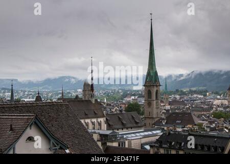 Vista panoramica sulla città vecchia di Zurigo dalla piattaforma di osservazione ETH. Foto Stock