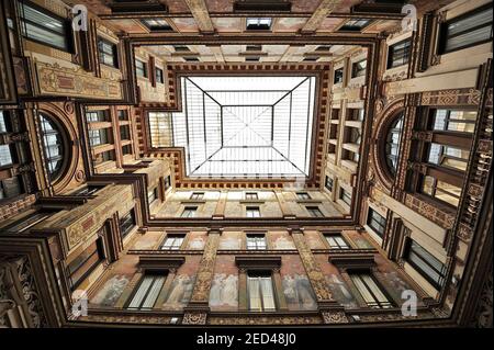 Italia, Roma, Piazza dell'Oratorio, Galleria Sciarra, edificio in stile liberty Foto Stock