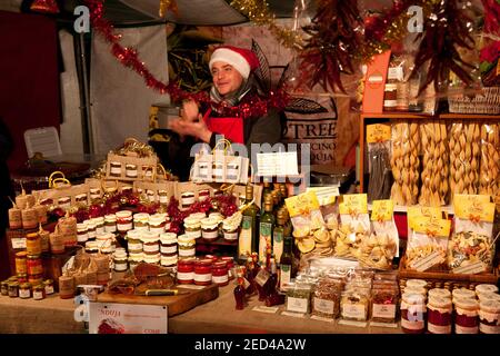 Food Stall che vende prodotti di pane albero al mercato alimentare reale, South Bank, Londra Foto Stock
