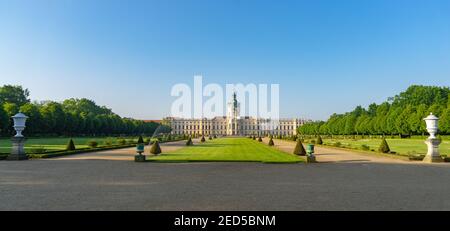 Schloss Charlottenburg Berlin, Nordfassade mit Park Foto Stock