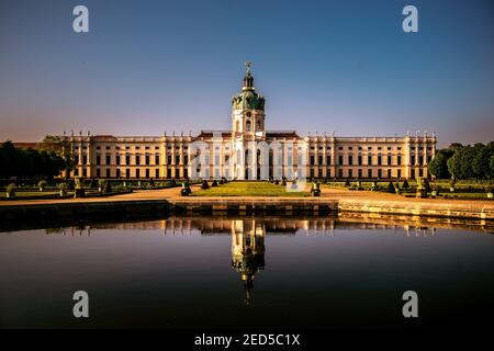 Schloss Charlottenburg Berlin, Nordfassade mit Park Foto Stock