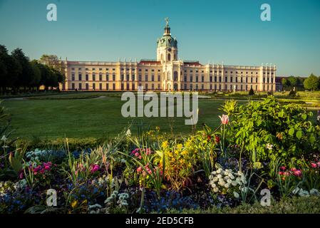 Schloss Charlottenburg Berlin, Nordfassade mit Park Foto Stock