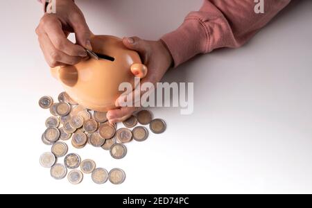 rompere la banca piggy a casa Foto Stock