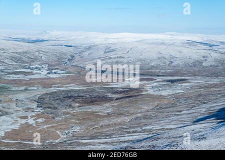 Una vista di Ribblesdale da Ingleborough Summit, Ribblesdale, North Yorkshire Dales, Regno Unito Foto Stock