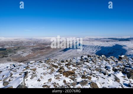 Una vista di Ribblesdale da Ingleborough Summit, Ribblesdale, North Yorkshire Dales, Regno Unito Foto Stock