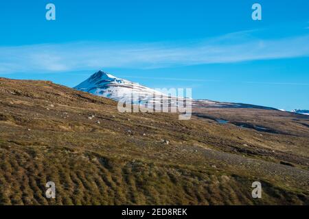 Sulur di montagna vicino alla città di Akureyri in Islanda Foto Stock