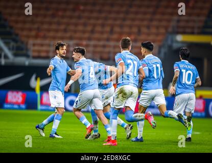 Milano, Milano, Italia. 14 Feb 2021. Gonzalo Escalante della SS Lazio festeggia con i suoi compagni di squadra durante la Serie A 2020/21 tra FC Internazionale e SS Lazio allo Stadio San Siro di Milano il 14 febbraio 2021 - Foto FCI/Fabrizio Carabelli Credit: Fabrizio Carabelli/LPS/ZUMA Wire/Alamy Live News Foto Stock