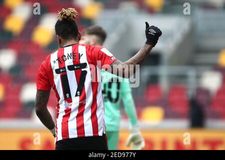 LONDRA, INGHILTERRA. 14 FEBBRAIO: Ivan Toney dei gesti di Brentford durante la partita del campionato Sky Bet tra Brentford e Barnsley al Brentford Community Stadium di Brentford domenica 14 febbraio 2021. (Credit: Federico Maranesi | MI News) Credit: MI News & Sport /Alamy Live News Foto Stock