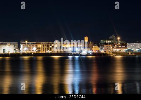 Skyline di Reykjavik in Islanda visto dal porto Foto Stock