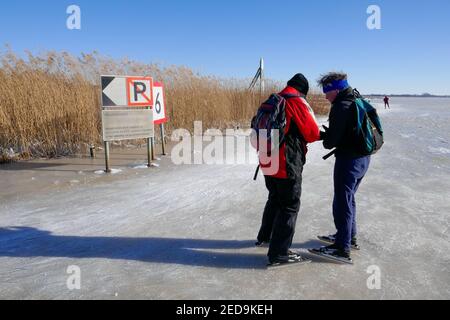 Pattinaggio sul ghiaccio al Beulakerwijde in Olanda Foto Stock