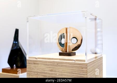 Barbara Hepworth Sculptures all'Heong Gallery, Downing College, Cambridge, Regno Unito Foto Stock