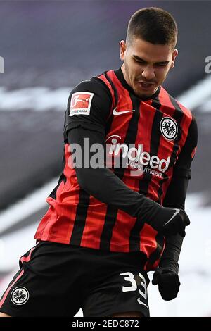 Francoforte, Germania. 15 Feb 2021. Andre Silva di Francoforte festeggia il punteggio durante una partita di calcio della Bundesliga tedesca tra Eintracht Francoforte e il FC Colonia di Francoforte, Germania, 14 febbraio 2021. Credit: Xinhua/Alamy Live News Foto Stock