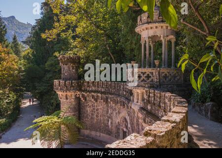 Quinta da Regaleira, situato nella magica città di Sintra, a meno di 1 ora dalla capitale portoghese di Lisbona. Foto Stock