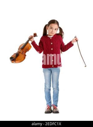 Triste bambina con violino su sfondo bianco Foto Stock