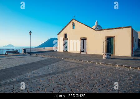 Quattropani Vecchia Chiesa, Isola di Lipari, Isole Eolie, Sicilia, Italia Foto Stock