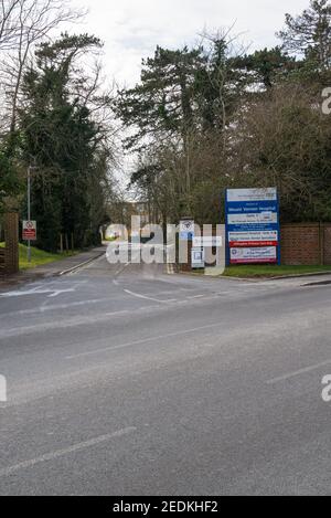 Ingresso al cancello 1 del Mount Vernon Hospital, Northwood, Middlesex, Greater London, Inghilterra, REGNO UNITO Foto Stock