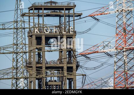 Torre tortuosa della prima, disutilizzata, tralicci elettrici della centrale a carbone STEAG Duisburg Walsum, sul Reno, Duisburg, Foto Stock