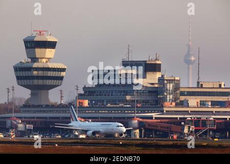 08.11.2020, Berlino, Berlino, Germania - ultimo decollo dall'aeroporto Berlin-Tegel: Air France AF1235 verso Parigi poco prima del decollo sul grembiule in Foto Stock