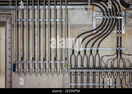 28.10.2020, Oberhausen, Renania Settentrionale-Vestfalia, Germania - tubazioni idrauliche e condotte per acqua di raffreddamento nell'edilizia industriale, nuova costruzione Foto Stock