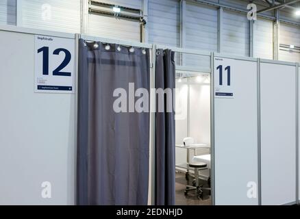 12.12.2020, Essen, Renania Settentrionale-Vestfalia, Germania - Corona Vaccination Centre Essen nelle sale di Messe Essen, più di 2,000 persone al giorno sono t Foto Stock