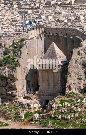 La Tomba di Zaccaria è un antico monumento in pietra adiacente Alla Tomba di Benei Hezir che è considerato in Tradizione ebraica di essere la tomba di Zechar Foto Stock