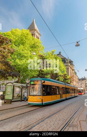 NORRKOPING, SVEZIA - 13 GIUGNO 2020: La rete tramviaria Norrkoping è un sistema di tram che costituisce una parte principale dei servizi di trasporto pubblico in N Foto Stock