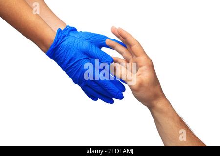 Le mani maschili e femminili nei guanti medici si allungano l'una verso l'altra. Concetto di guida. Foto Stock