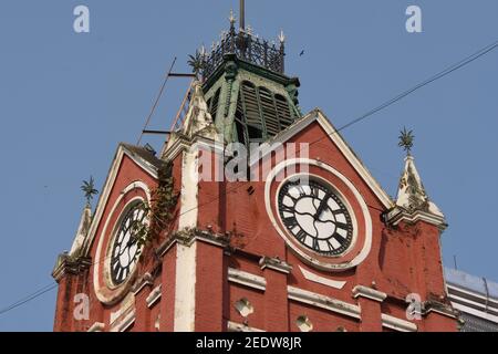 Torre dell'Orologio del Sir Stuart Saunders Hogg Market (nuovo mercato). Il Huddersfield del Regno Unito ha fatto orologio è stato installato il 1930. Lindsay Street. Kolkata, Ind Foto Stock