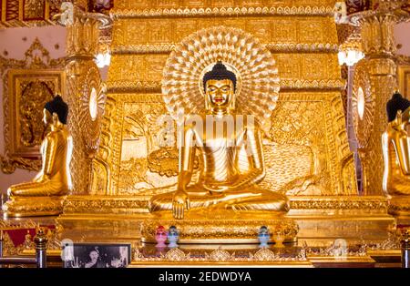 UBON RATCHATHANI, THAILANDIA - 14 febbraio 2021: Phra che Nong Bua è un tempio di Dhammyuttika, uno dei templi più importanti di Ubon Ratchathani Foto Stock