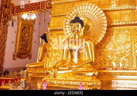 UBON RATCHATHANI, THAILANDIA - 14 febbraio 2021: Phra che Nong Bua è un tempio di Dhammyuttika, uno dei templi più importanti di Ubon Ratchathani Foto Stock