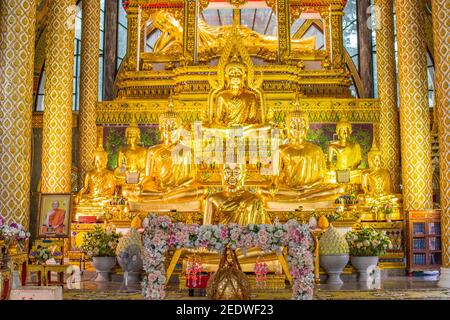 UBON RATCHATHANI, THAILANDIA - 14 febbraio 2021: Phra che Nong Bua è un tempio di Dhammyuttika, uno dei templi più importanti di Ubon Ratchathani Foto Stock