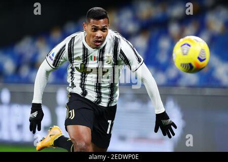 Alex Sandro della Juventus in azione durante il campionato italiano Serie UNA partita di calcio tra SSC Napoli e Juventus FC / LM Foto Stock