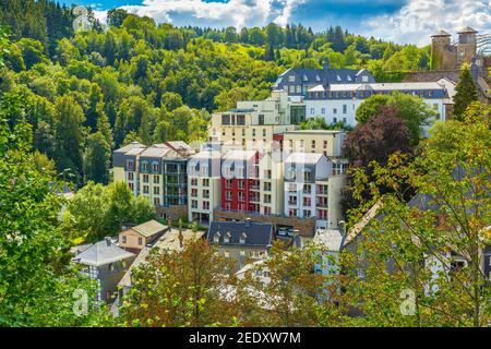 Il meglio del villaggio turistico Monschau, situato sulle colline del Nord Eifel, all'interno del Hohes Venn - Parco Naturale Eifel nella stretta valle del Foto Stock