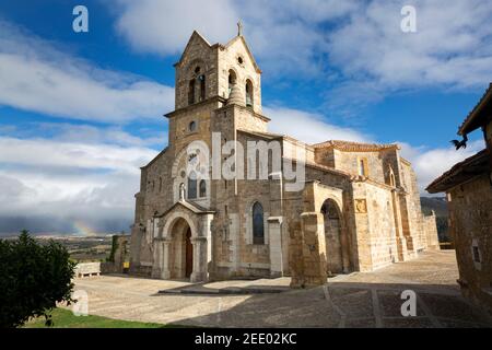 Chiesa fortificata di San Vicente Mártir e San Sebastián nella città di Frías. Burgos, Spagna. Foto Stock