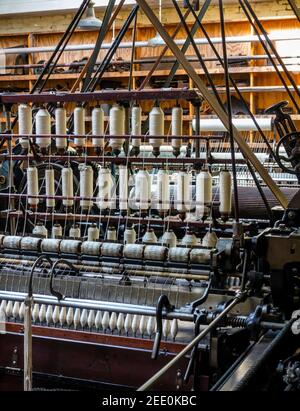 Attrezzature per la filatura del cotone presso il Masson Mill di Matlock Bath un villaggio nel Derbyshire Dales Peak District Inghilterra Regno Unito precedentemente un mulino tessile. Foto Stock