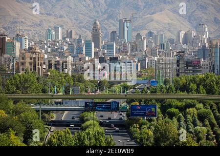 Expressway che porta alla capitale Teheran, Iran Foto Stock