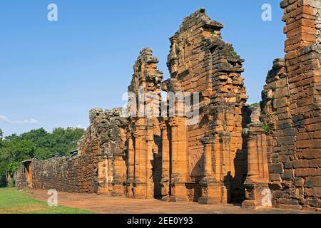 Resti della missione gesuita spagnola del 17 ° secolo San Ignacio Mini costruito durante il periodo coloniale spagnolo, provincia di Misiones, Argentina Foto Stock